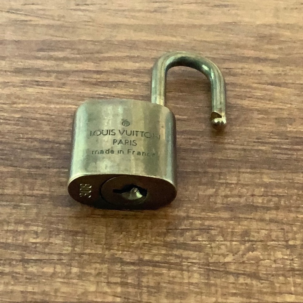 Louis Vuitton Brass '308' Padlock in Goldtone with Goldtone Key [a] - Picture 5 of 6